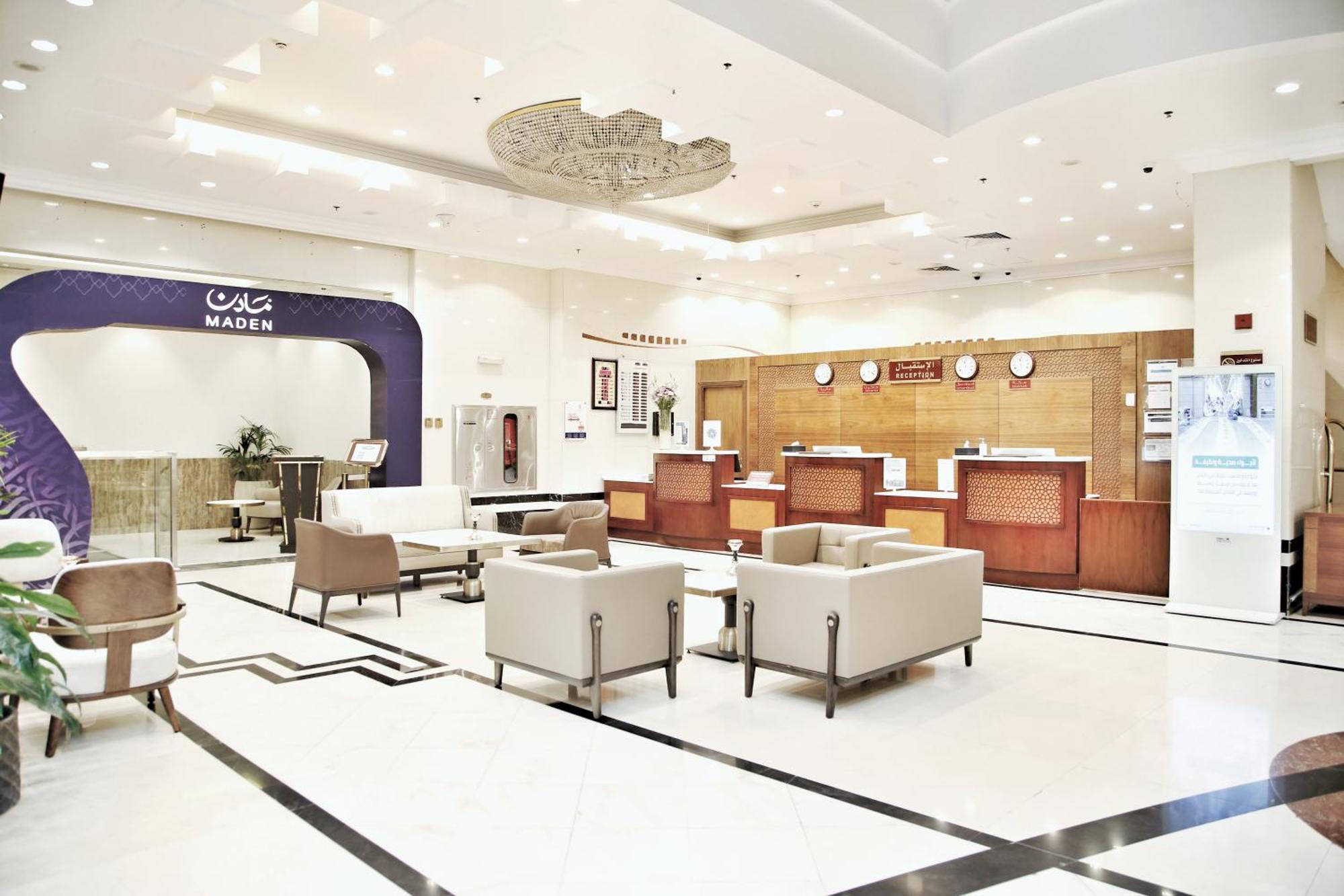 Maden Alrawda 호텔 메디나 외부 사진 The interior of the airport