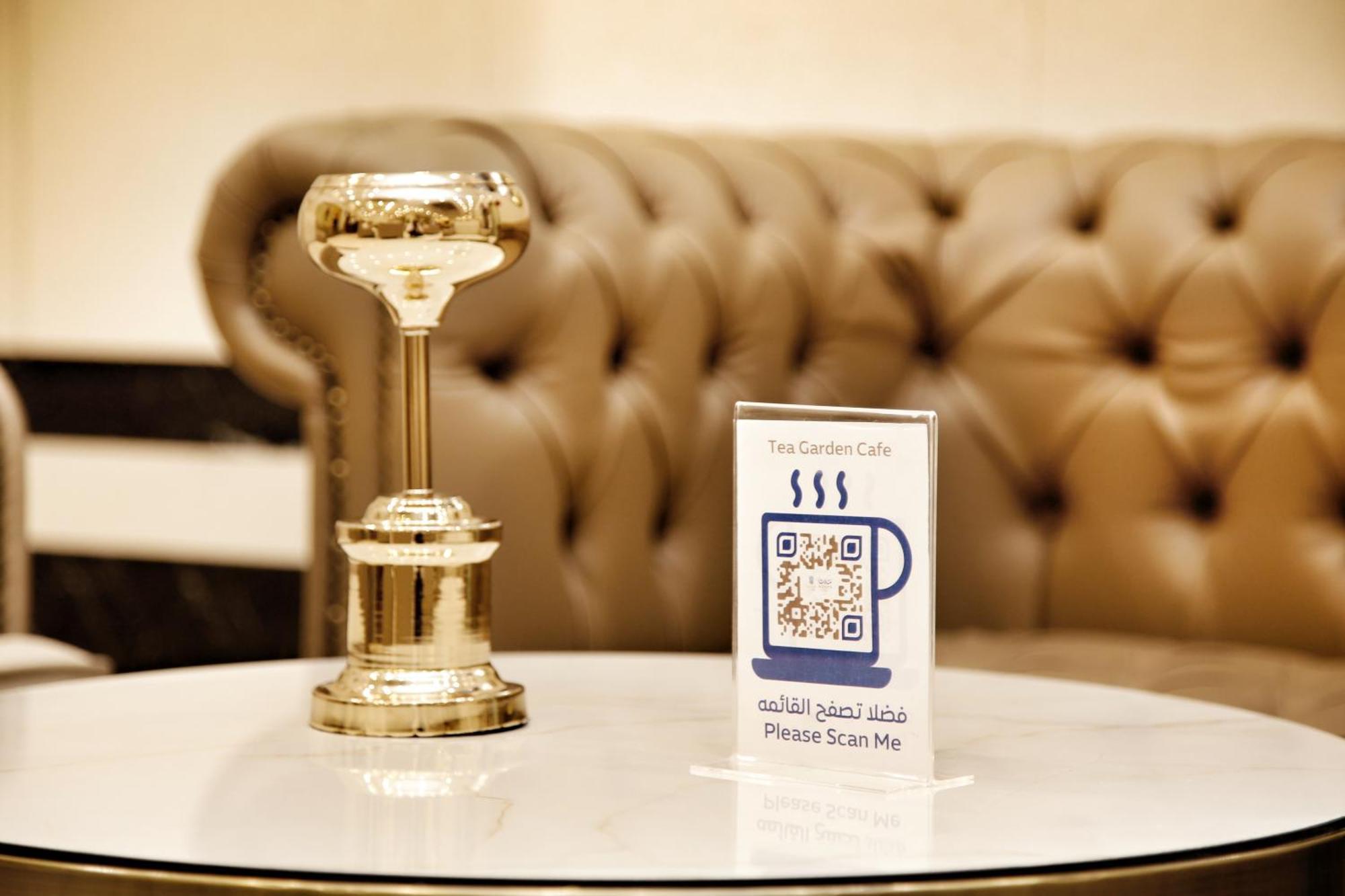 Maden Alrawda 호텔 메디나 외부 사진 QR code in a coffee shop