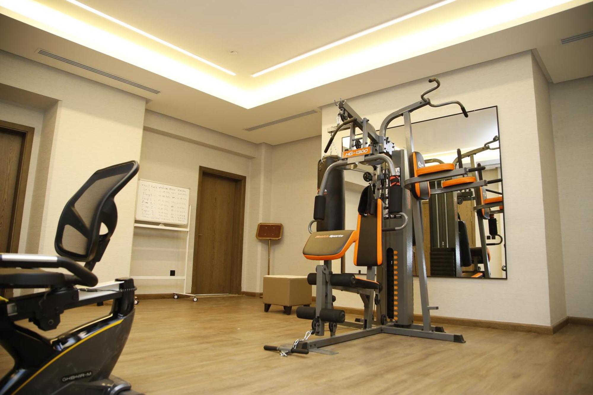Maden Alrawda 호텔 메디나 외부 사진 The gym at the hotel