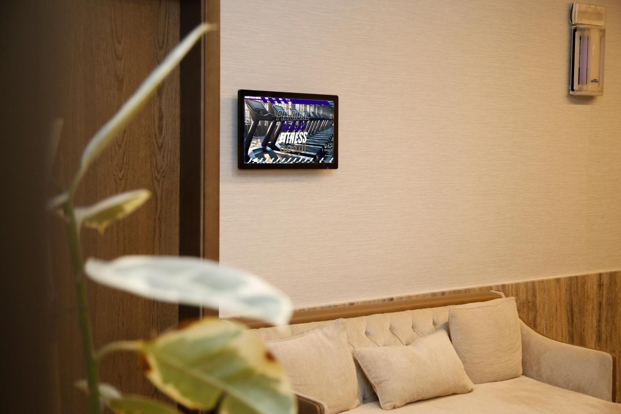 Maden Alrawda 호텔 메디나 외부 사진 A wall-mounted tablet