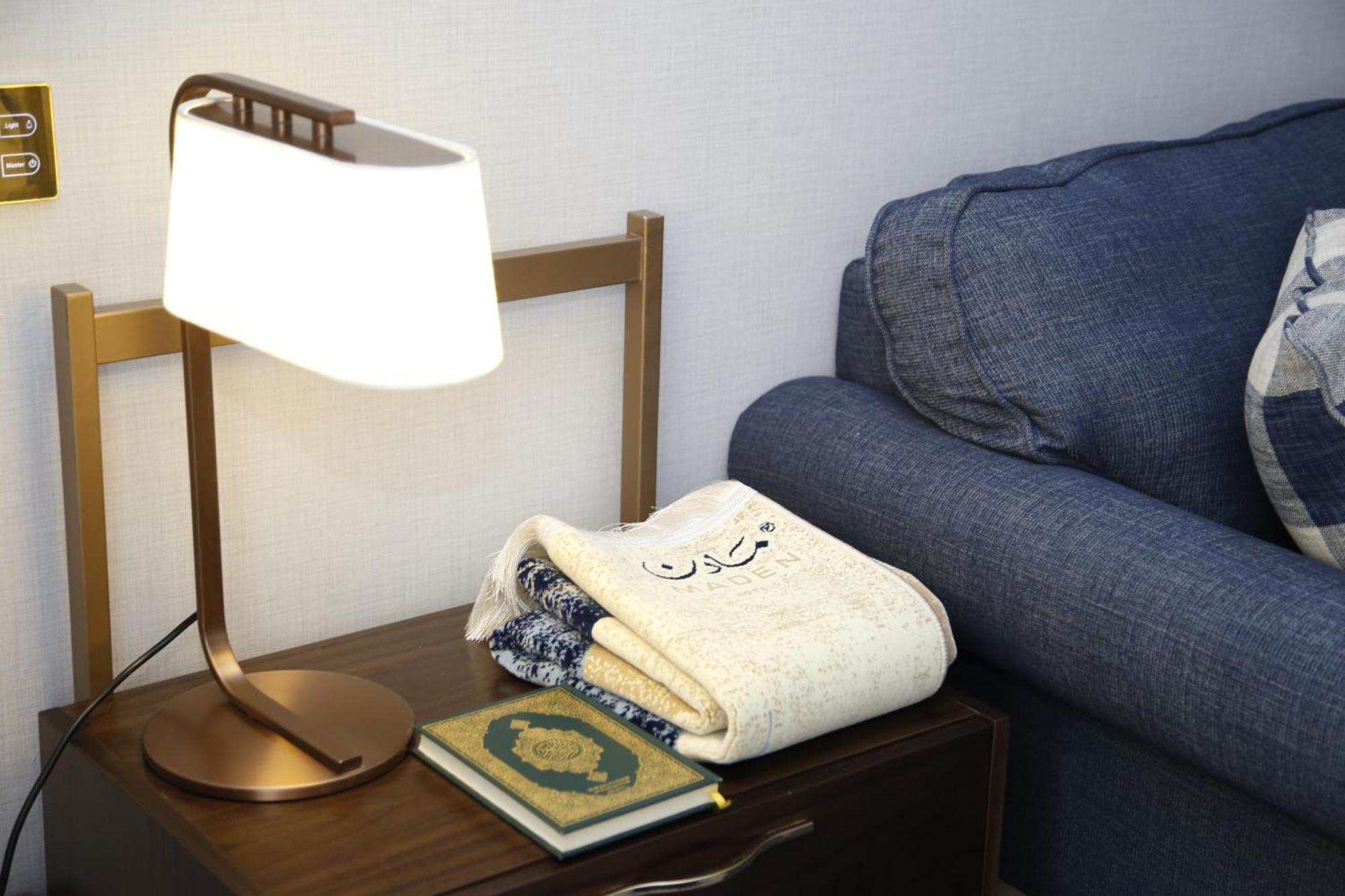 Maden Alrawda 호텔 메디나 외부 사진 A table lamp