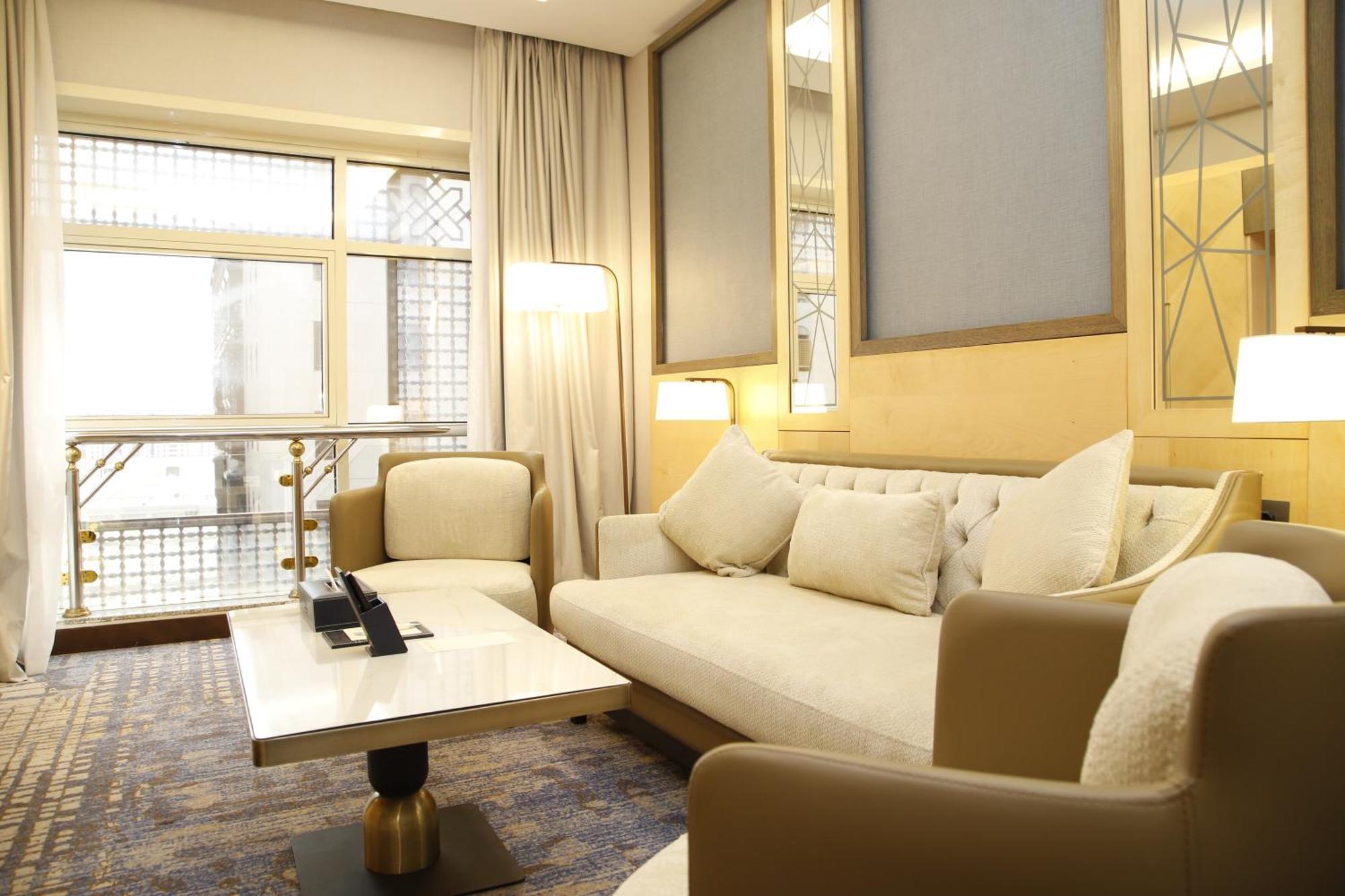 Maden Alrawda 호텔 메디나 외부 사진 A suite at the hotel