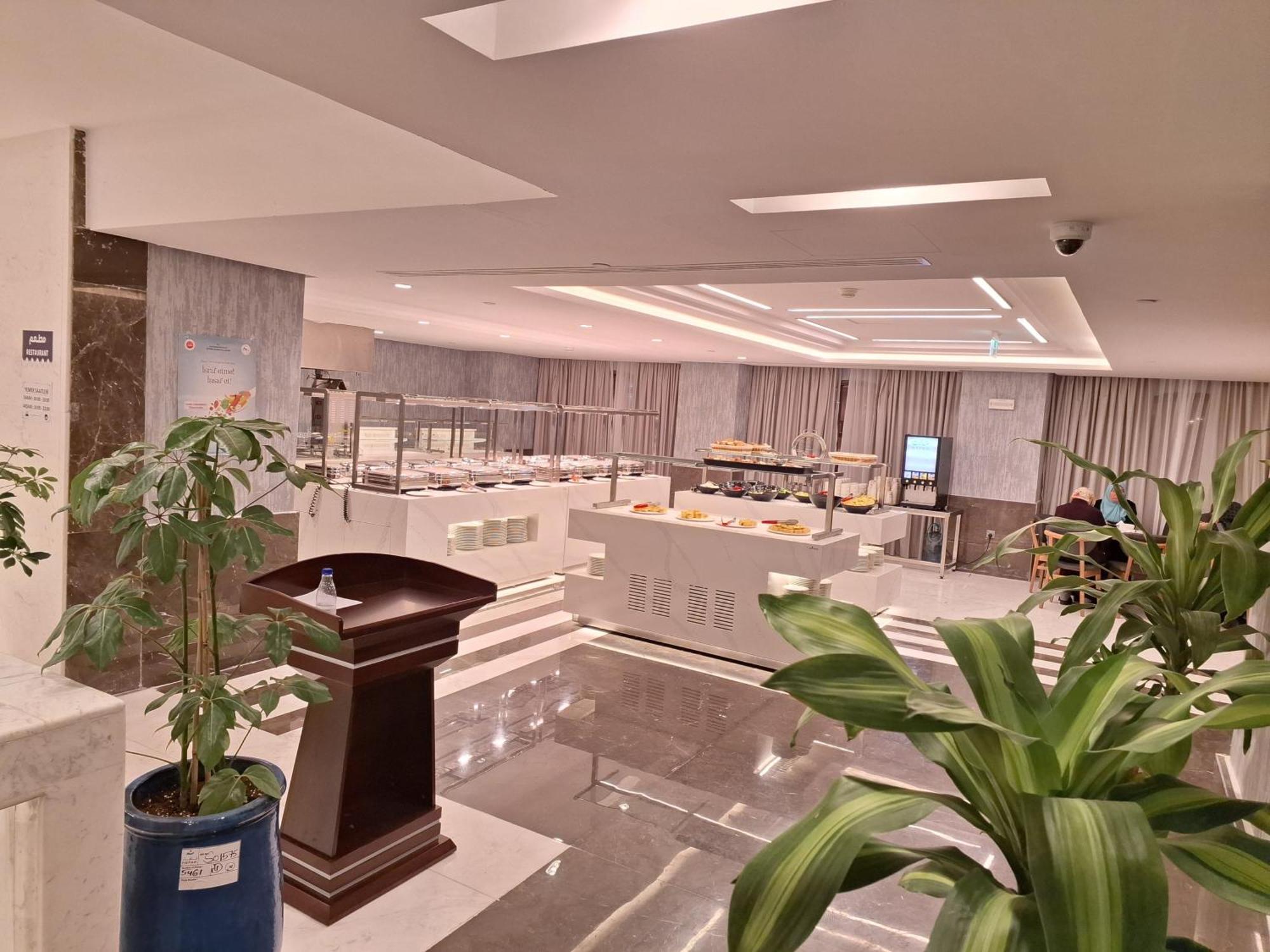 Maden Alrawda 호텔 메디나 외부 사진 The lounge at the airport
