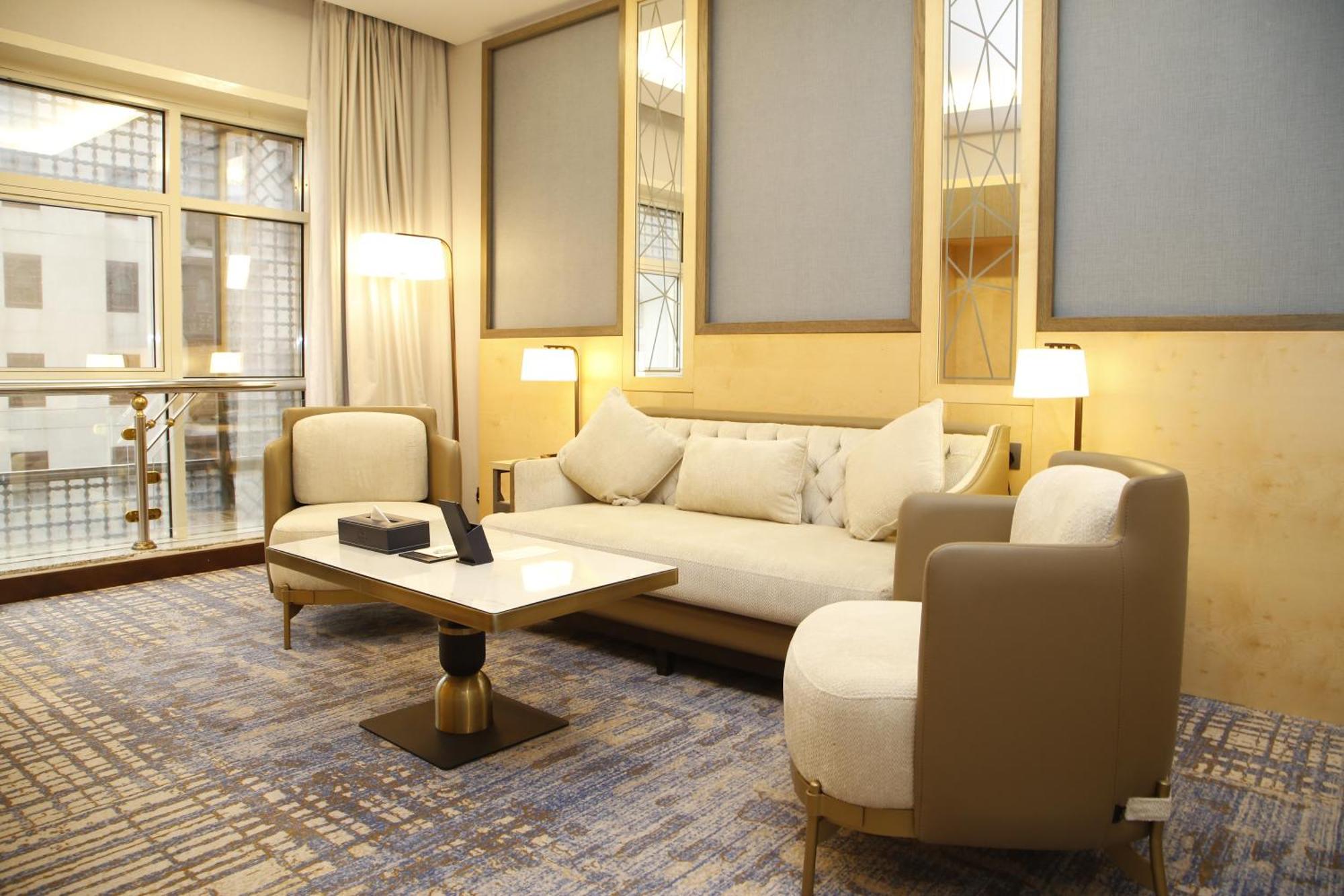 Maden Alrawda 호텔 메디나 외부 사진 A suite at the hotel