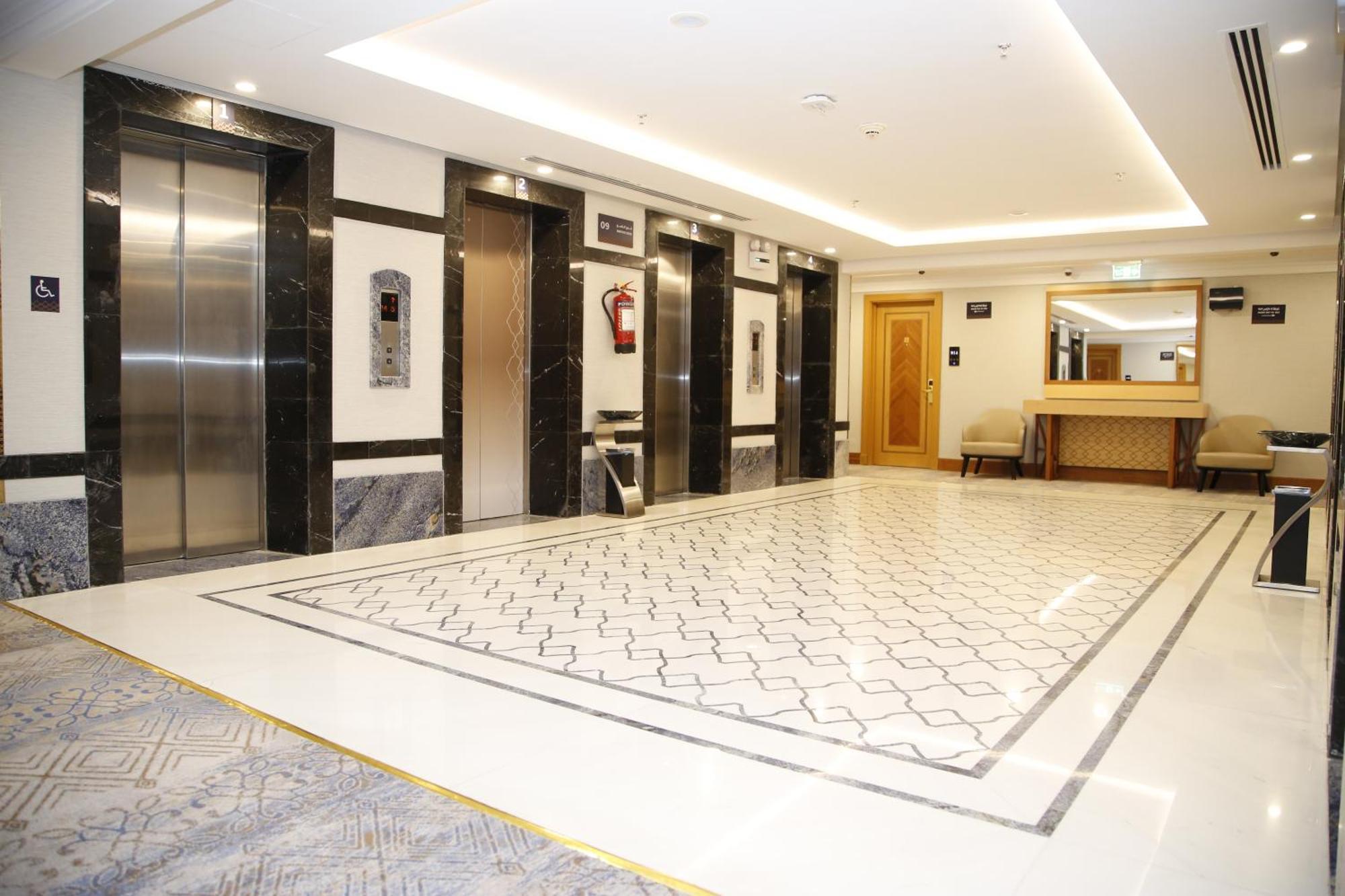 Maden Alrawda 호텔 메디나 외부 사진 The lobby of the hotel